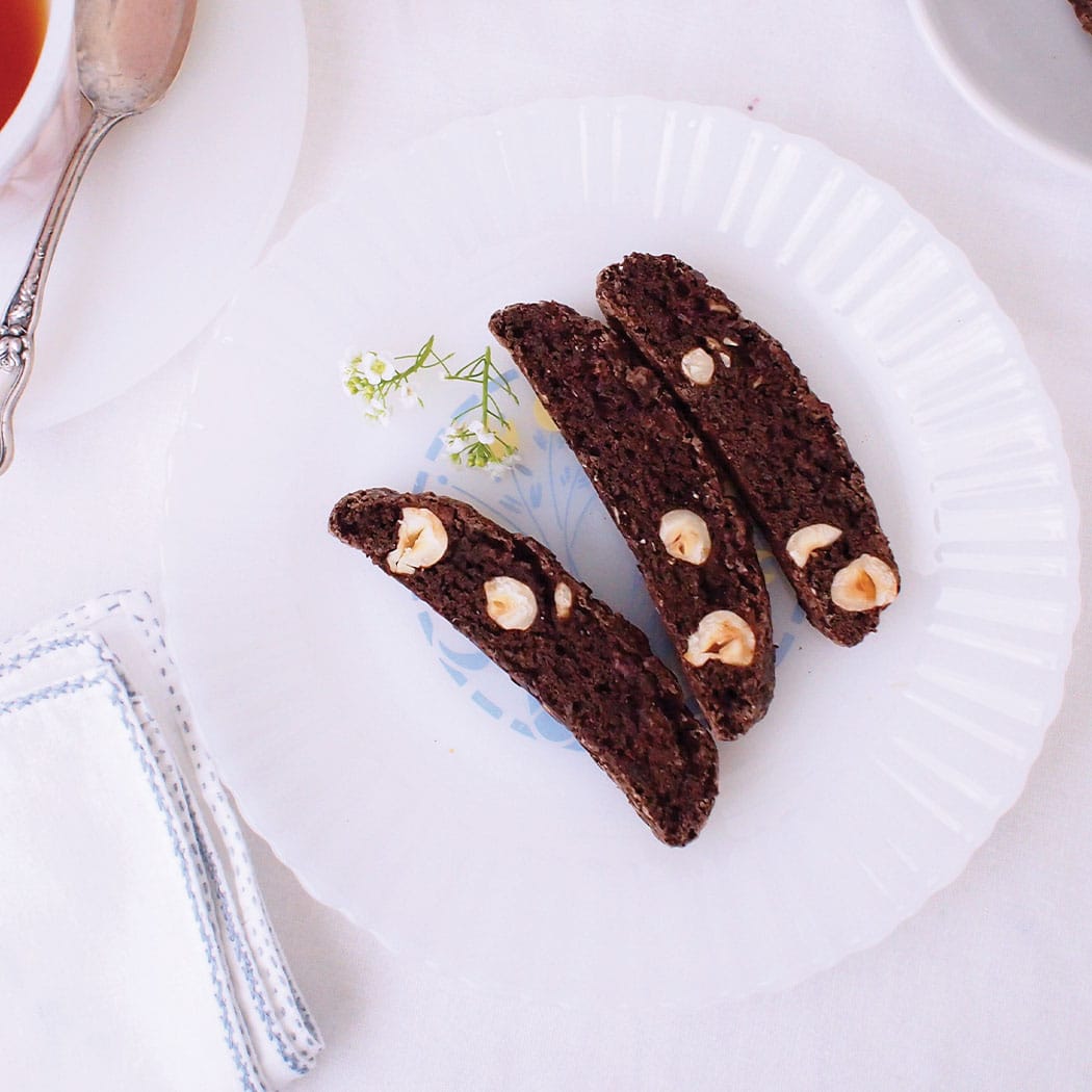 Chocolate and hazelnut biscotti recipe | easyFood
