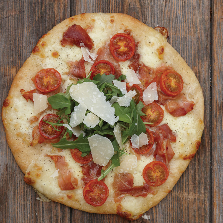 Mozzarella, prosciutto and tomato pizza