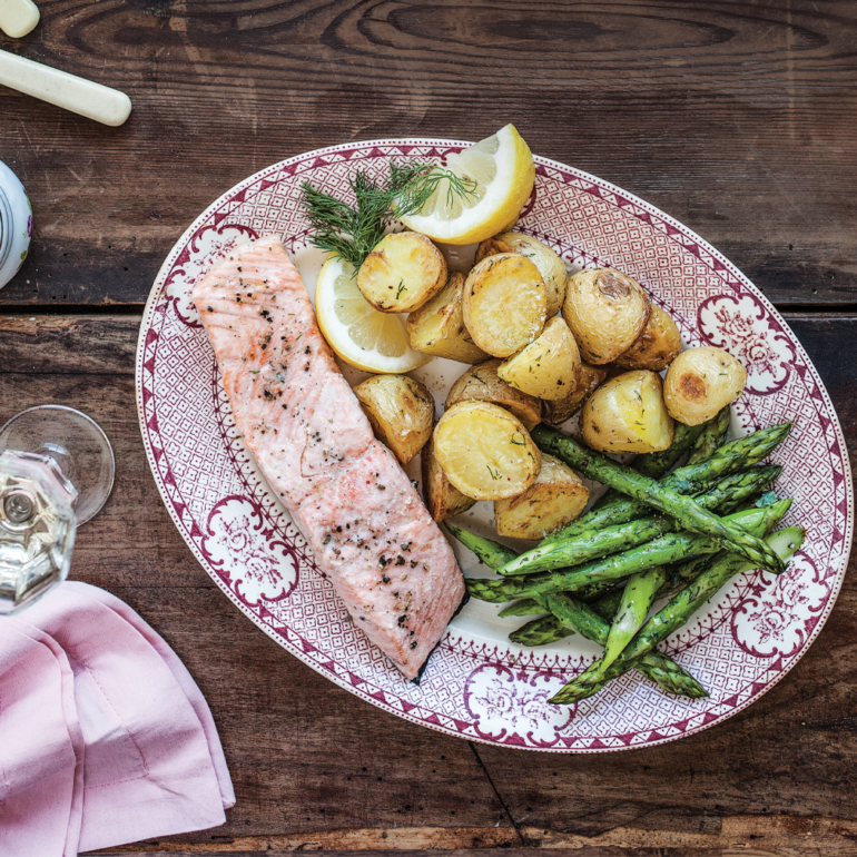 One-pan salmon with potatoes and asparagus