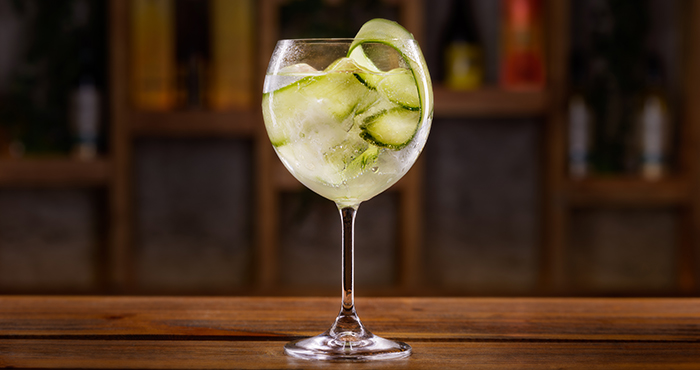 cocktail gin with cucumber