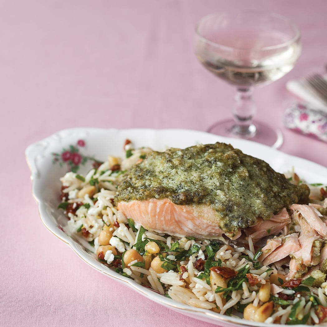 Pesto salmon with Mediterranean rice recipe | easyFood
