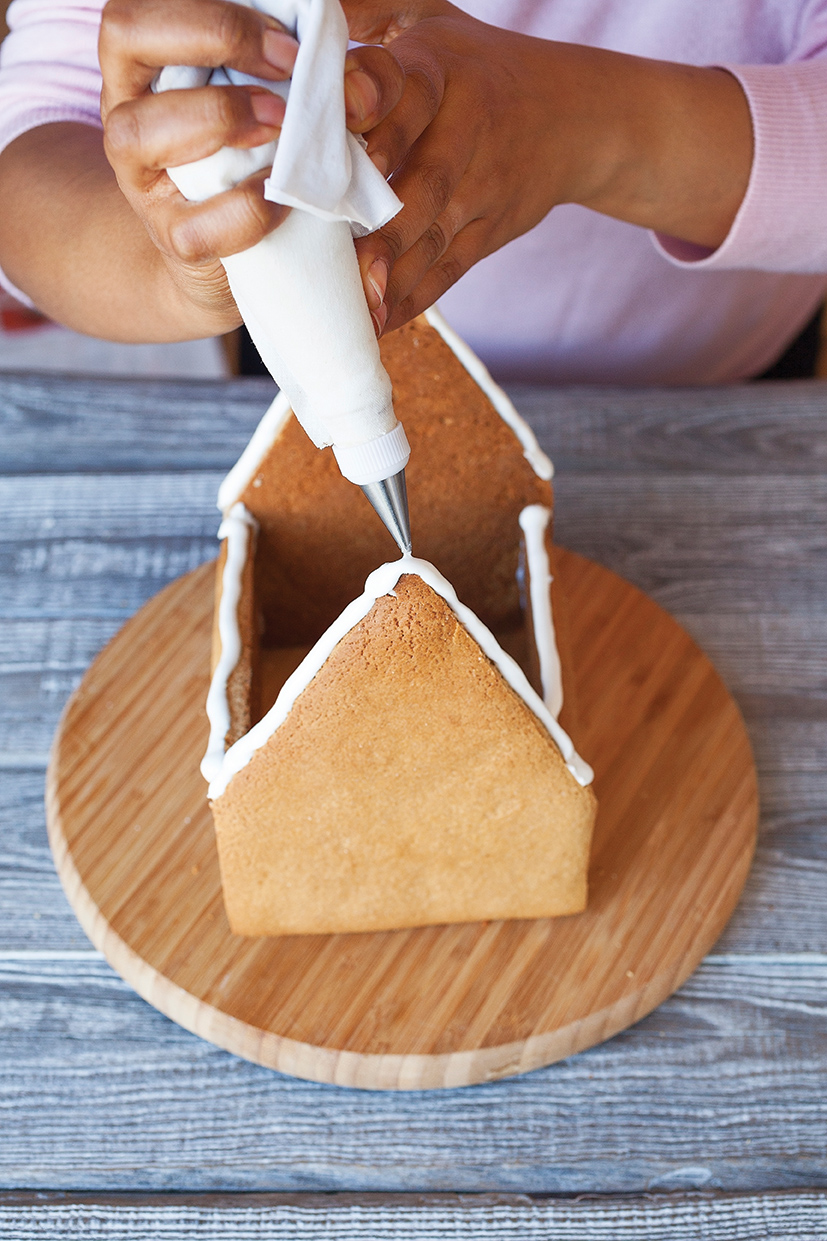 Gingerbread house step 3 Easy Food