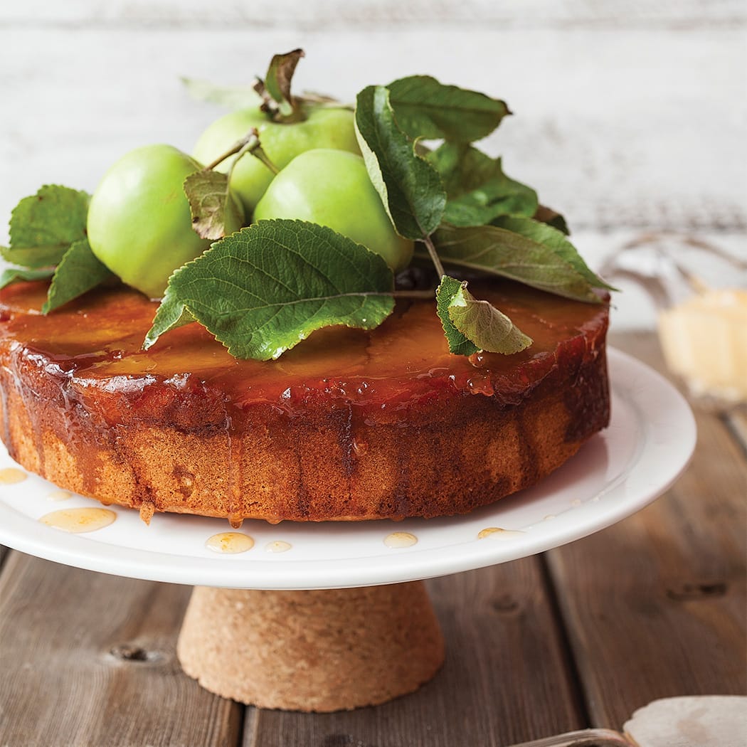 Apple and caramel upside-down cake recipe | easyFood