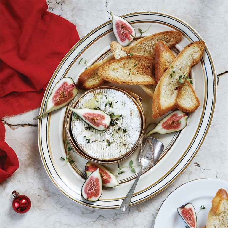 Baked Camembert with toasted baguette slices