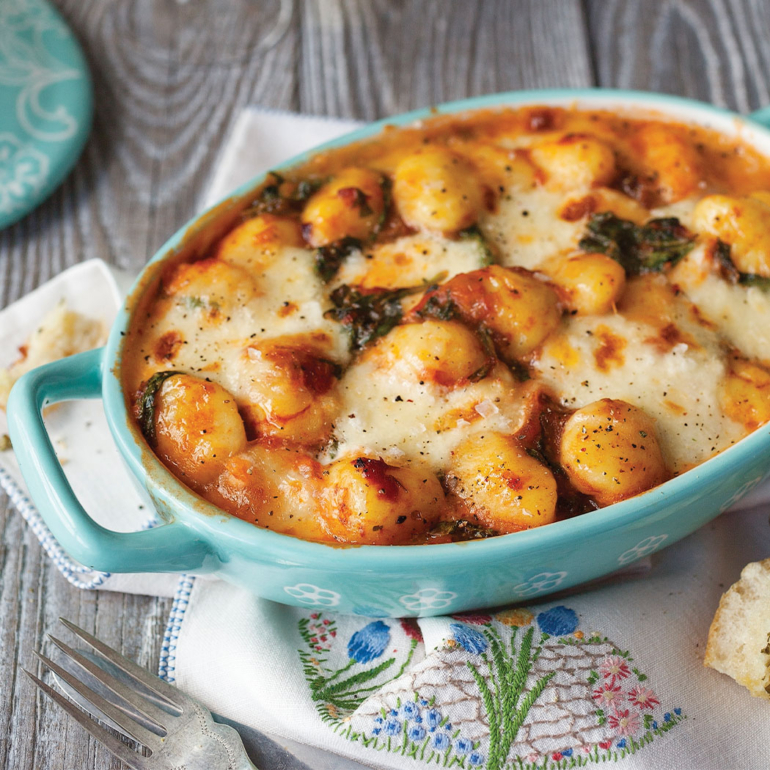 Baked gnocchi with spinach and tomato
