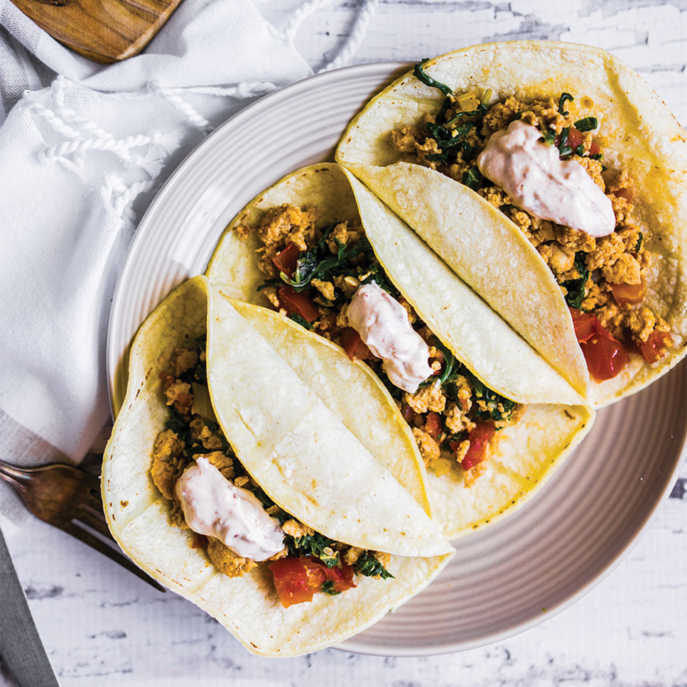 Chicken tacos with chilli cream sauce