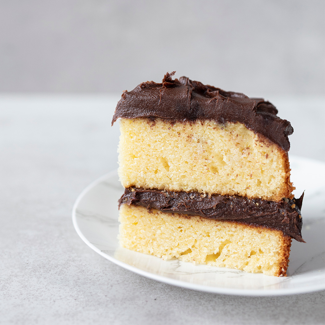 Chocolate and vanilla cake | easyFood