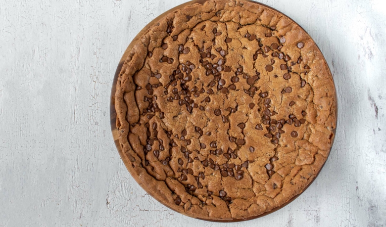 Chocolate chip cookie cake