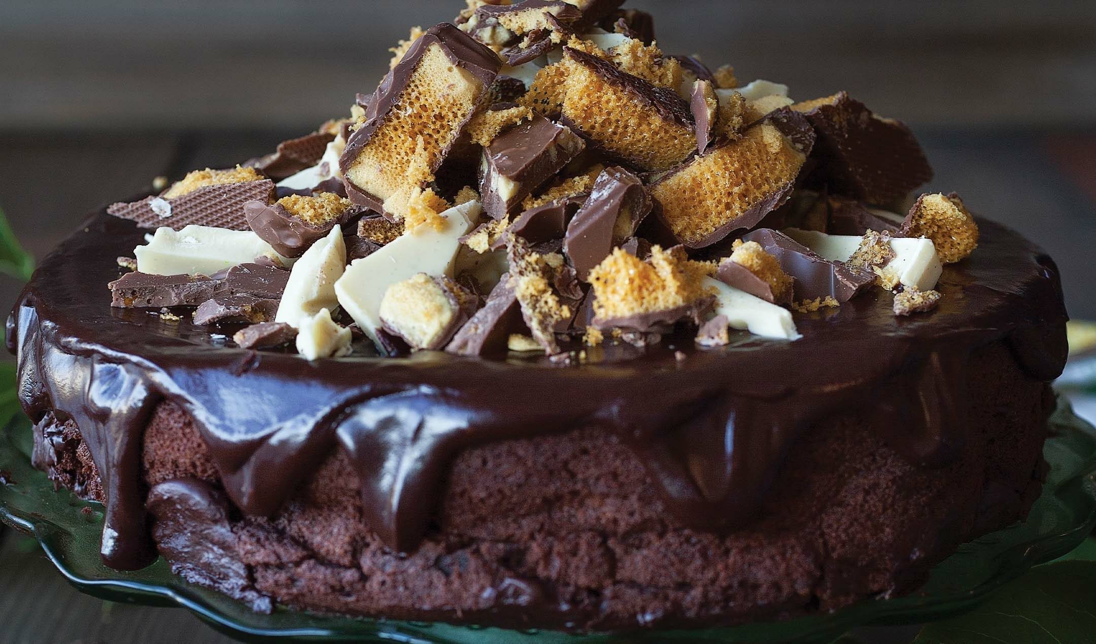 Vegan honeycomb “Crunchie” cake recipe I honestly can't believe its THAT  time of year again! The PETA Great Vegan Bake Off is… | Crunchie cake,  Cake, Honeycomb cake