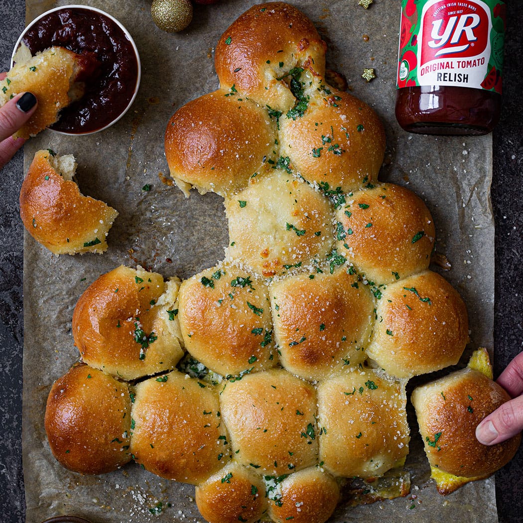 Christmas tree cheesy pull apart bread | easyFood