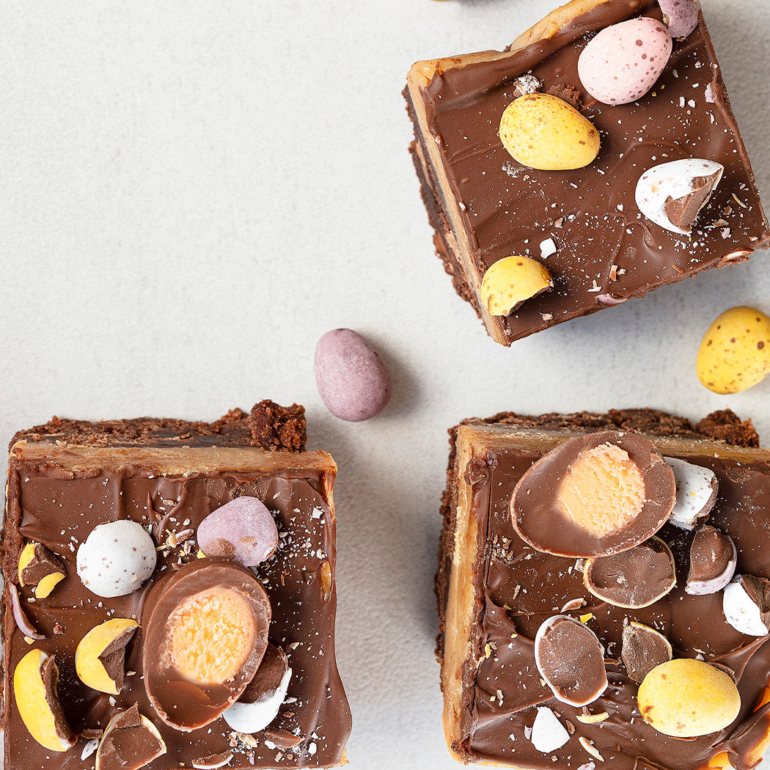Easter millionaire cookie bars by Dr. Oetker