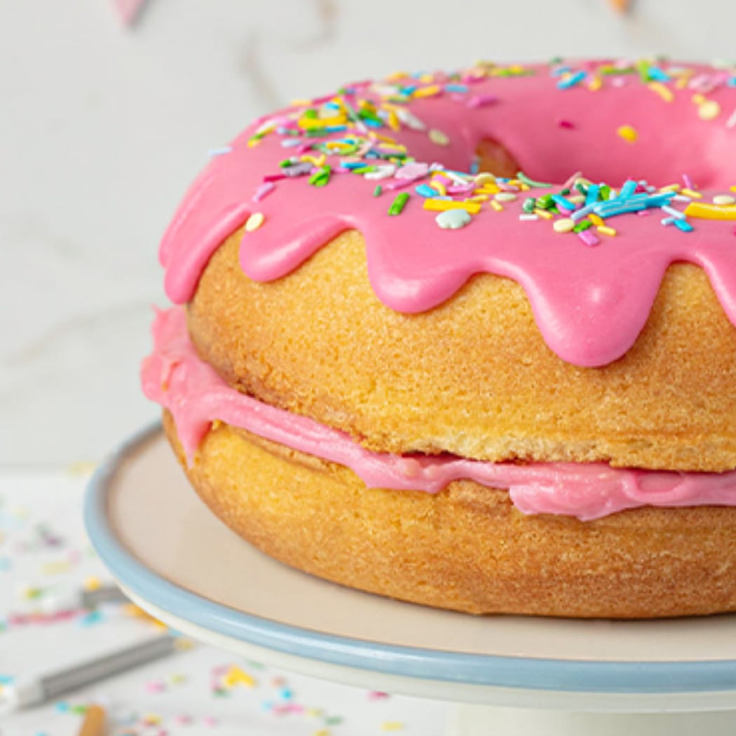 Giant doughnut cake by Dr. Oetker | easyFood