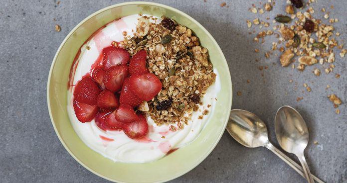 Granola with roasted strawberries Easy Food