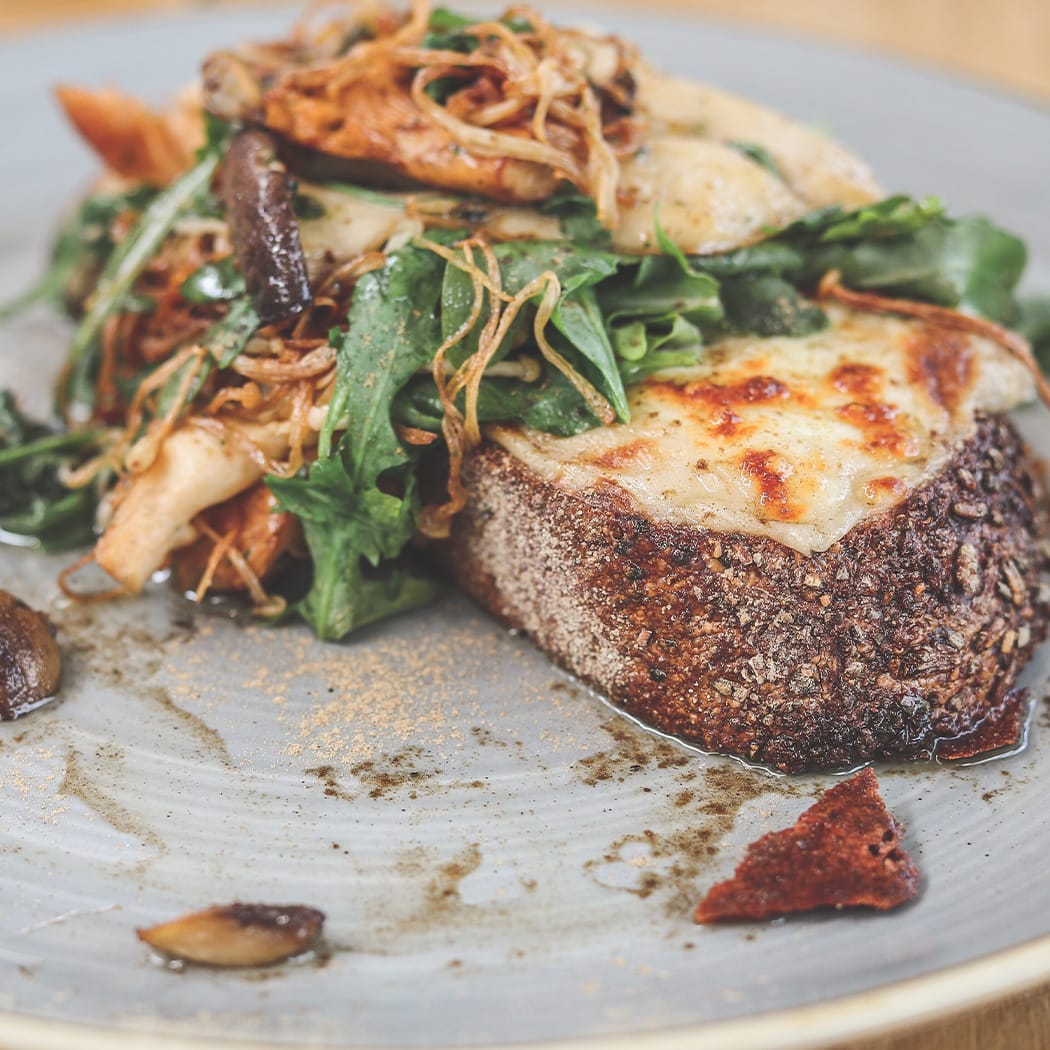 Irish rarebit rib-eyes recipe | easyFood