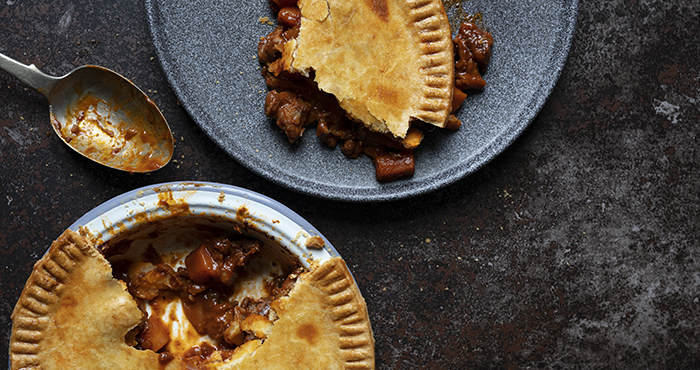 Lamb and red wine pie
