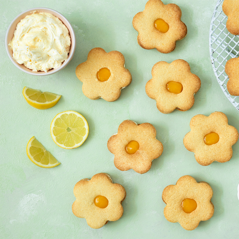 Lemon daisy biscuits by Siúcra