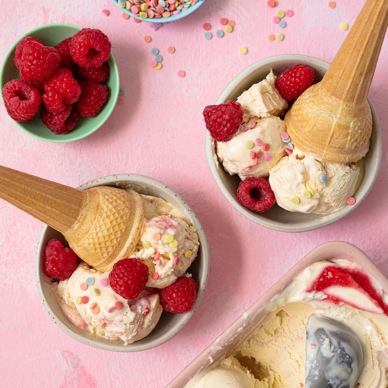 No-churn raspberry ripple ice cream by Siúcra