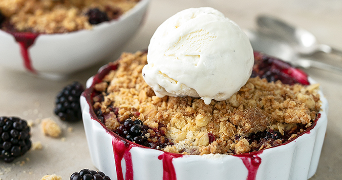 Plum_Blackberry_Crumble_Easy Food