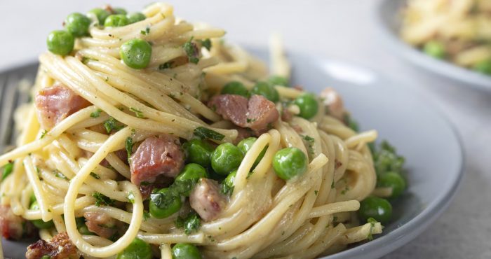 Quick pasta with bacon and peas Easy Food