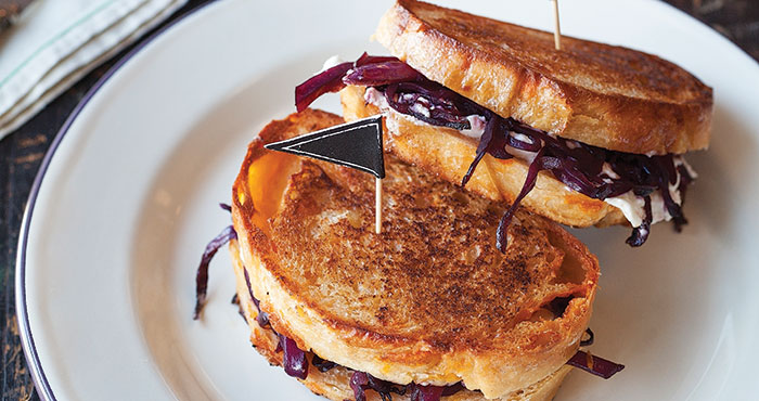 Red cabbage toasties. Easy Food