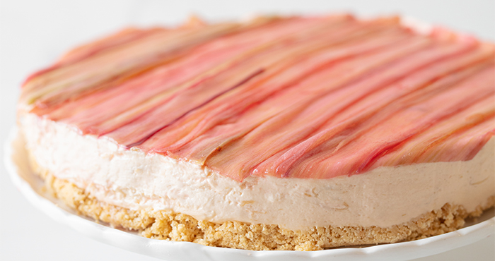 Rhubarb & custard cheesecake