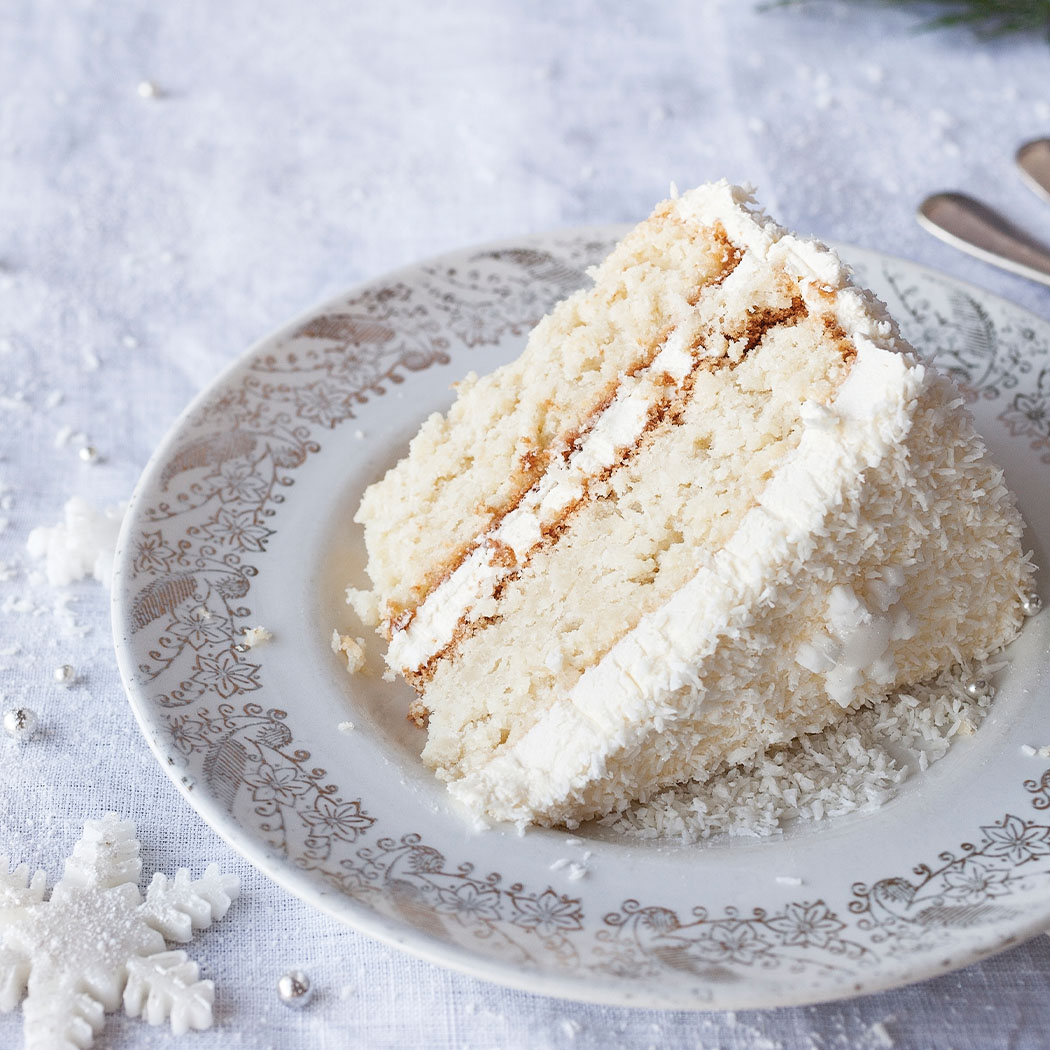 Snowy coconut meringue cake recipe | easyFood