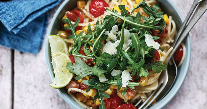 Spaghetti with bacon, tomatoes and corn Easy Food