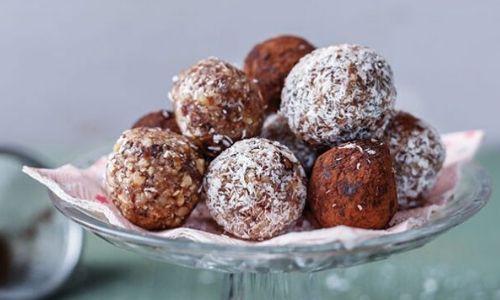 Nut and date energy balls_5-ingredient meals_easyfood