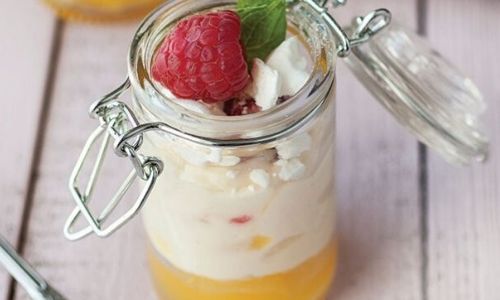 Lemon curd and raspberry meringue pots_easyfood