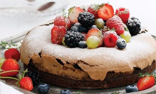 Chocolate berry meringue cake