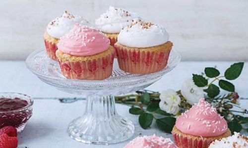 Dairy-free raspberry coconut cupcakes_easyfood
