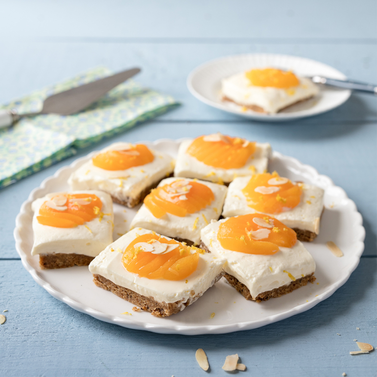 Almond and apricot cheesecake bars