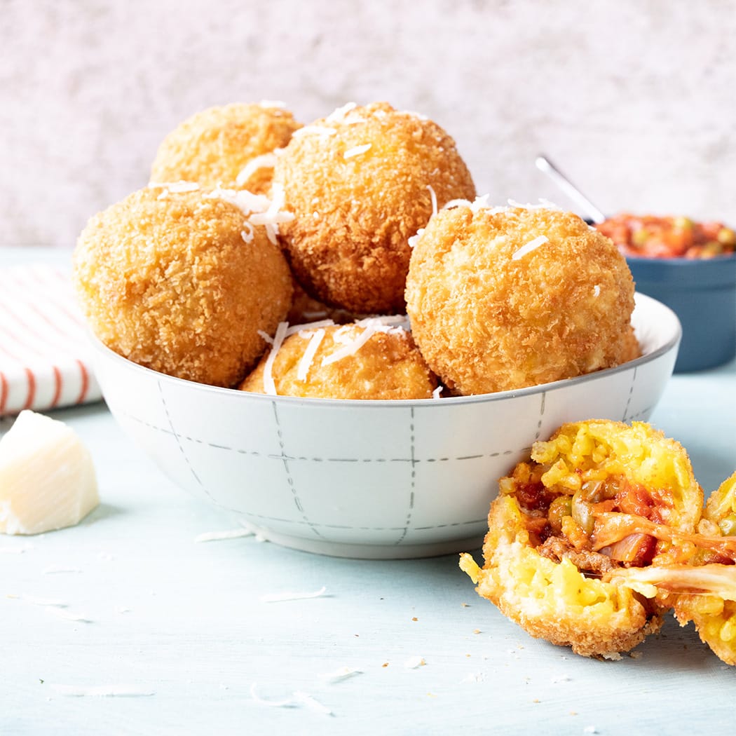 Tuffed Rice Ball Arancini (stuffed rice balls) recipe | easyFood