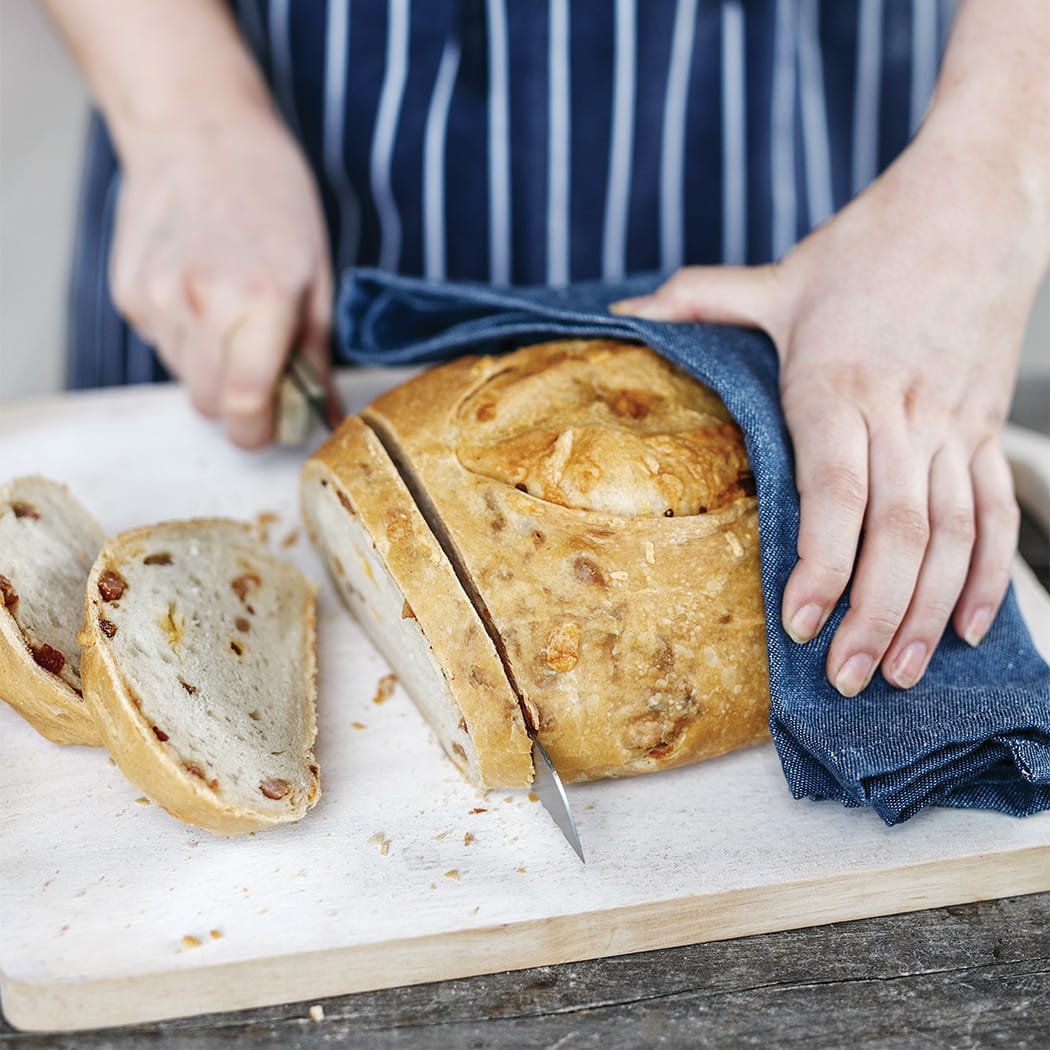Bacon and cheese loaf recipe | easyFood