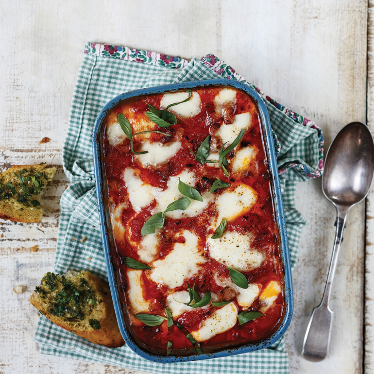Baked chicken with tomatoes, pancetta and Mozzarella