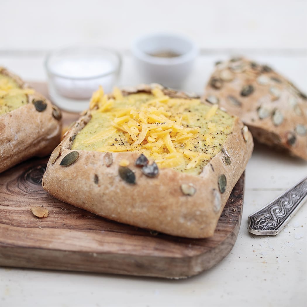 Bread bowl broccoli Cheddar soup recipe | easyFood