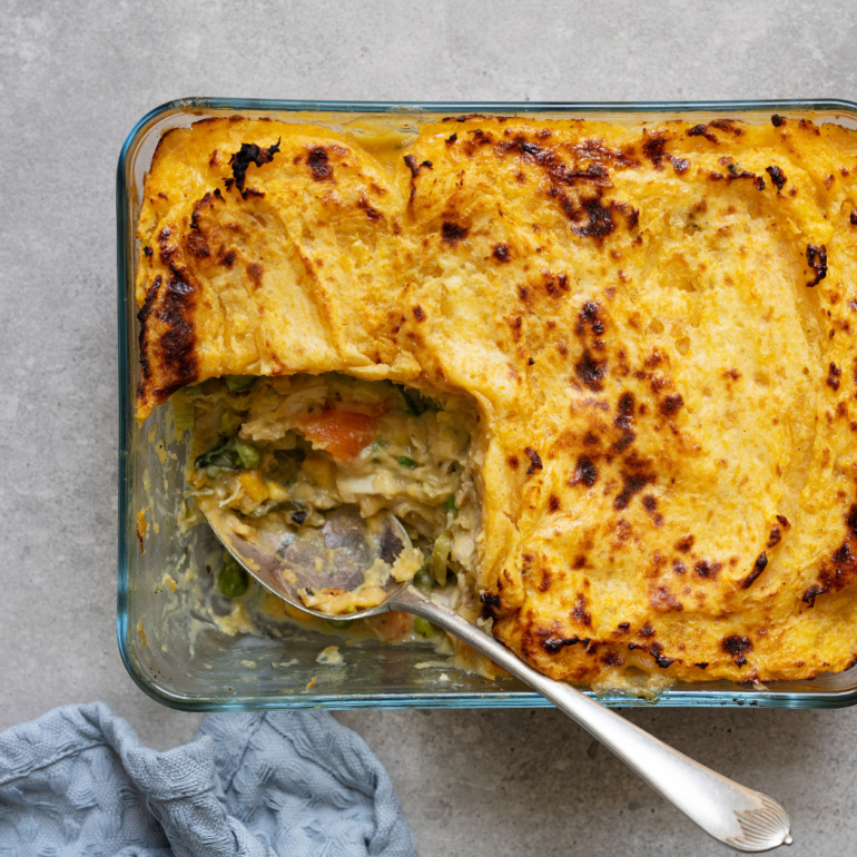 Chicken and veg pie with mash topping by Pyrex®