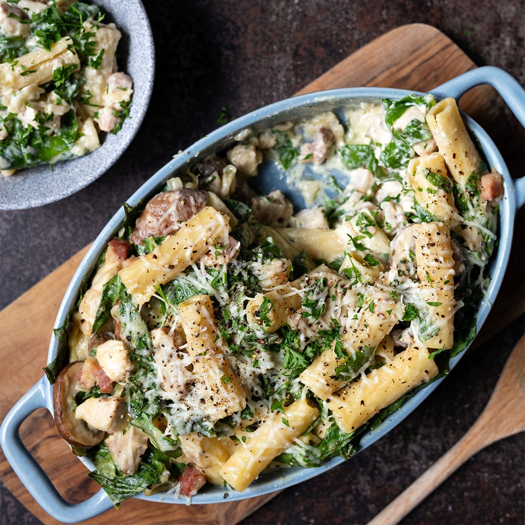 Chicken, mushroom and spinach pasta bake recipe | easyFood