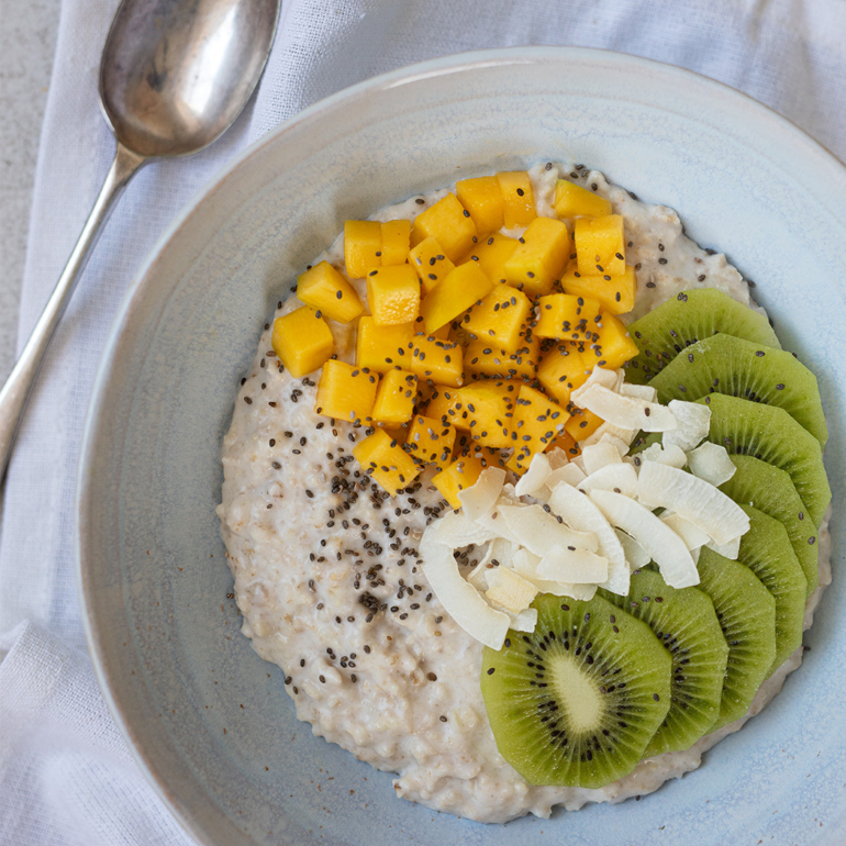 Coconut porridge with exotic fruits