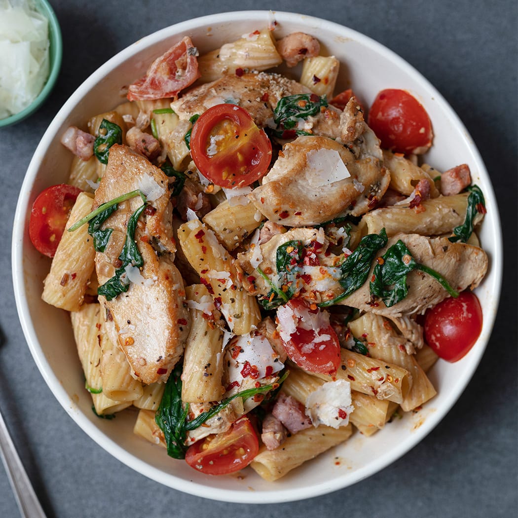 Creamy garlic chicken and pancetta pasta recipe | easyFood