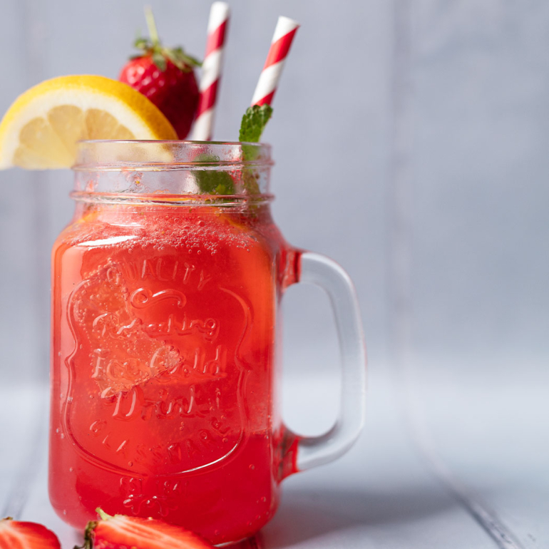 Fizzy strawberry lemonade
