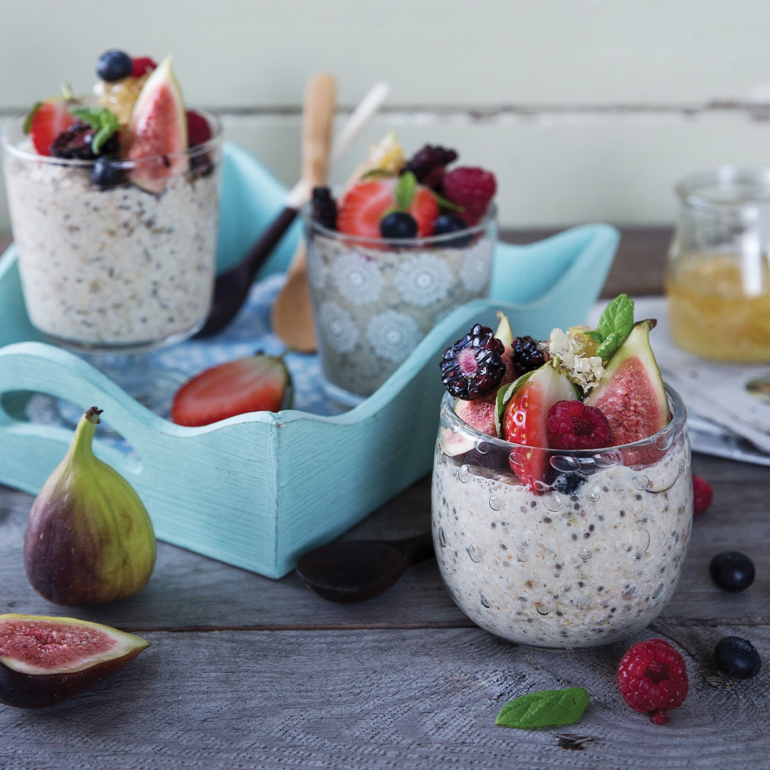 Fruit-and-fibre overnight oats