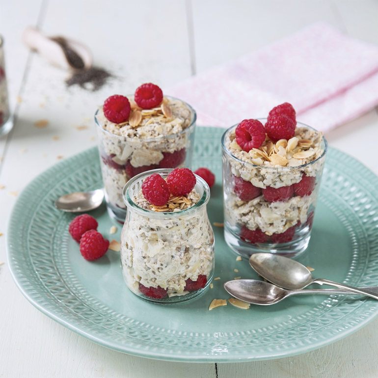 Gluten- and dairy-free raspberry almond overnight oats