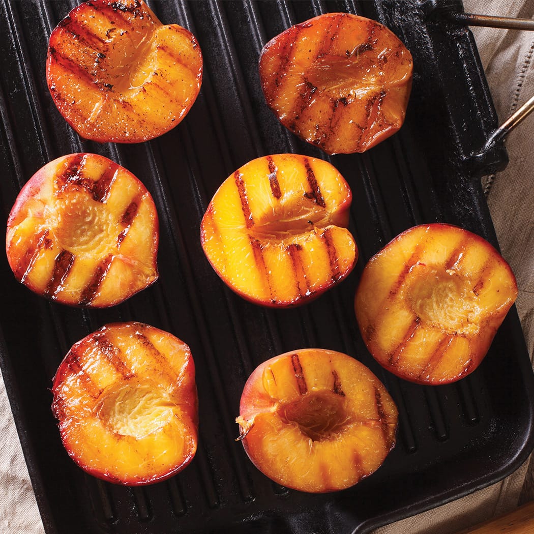 Grilled cinnamon peaches recipe | easyFood
