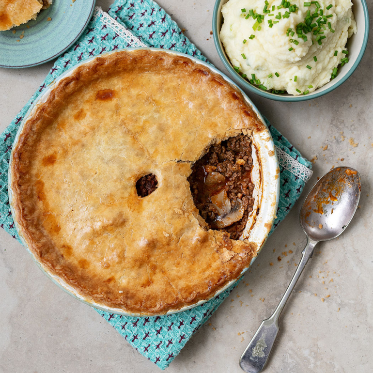 Minced beef and onion pie