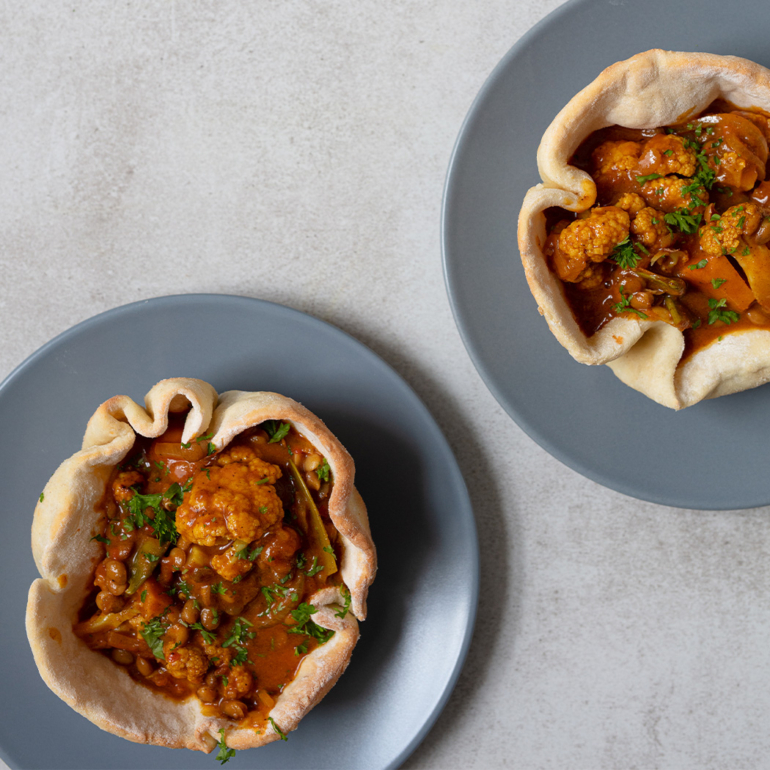 Naan bowls with veggie curry