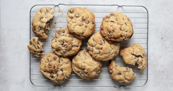 new-york-style-chocolate-chip-cookies-easy-food