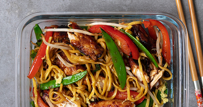 Stir-fried chicken noodles