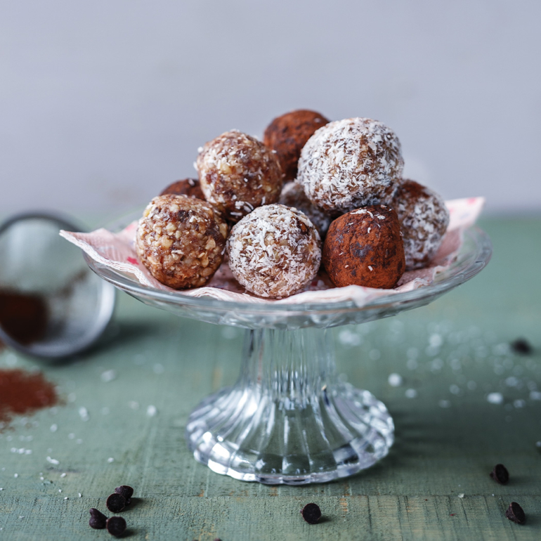 Nut and date energy balls