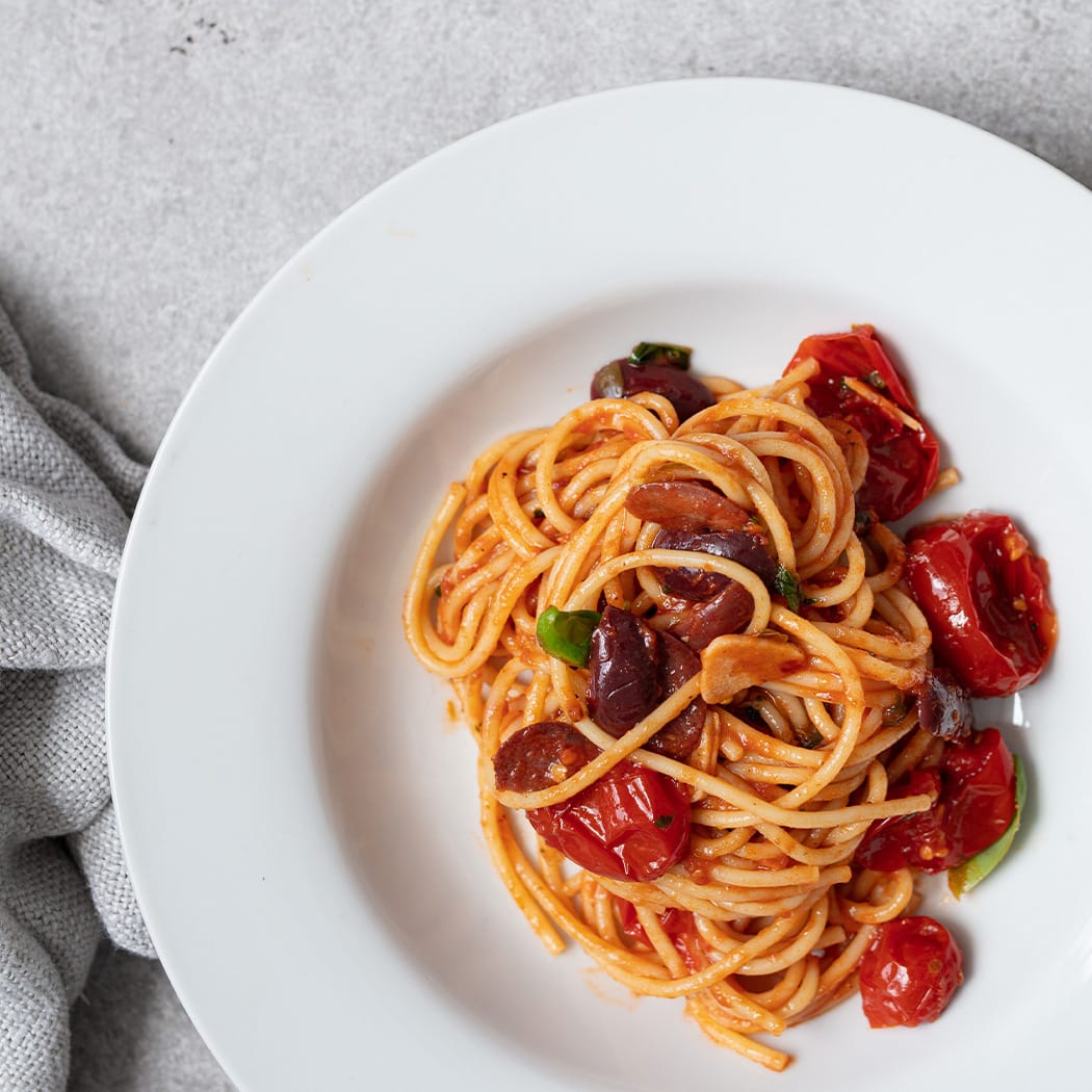 One-pan pasta puttanesca recipe | easyFood